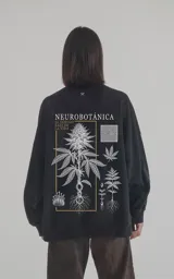 Buzo negro de corte holgado con bolsillo con cierre en la manga y estampado de hoja de cannabis en el pecho.