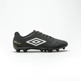 Championes de fútbol Umbro Neo Striker negros con logo blanco.