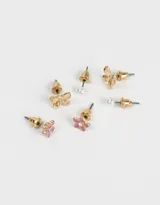 Set de tres pares de aros pasantes dorados con cierre de tope a presión. Incluye un par con forma de mariposa, un par con perlas y un par con forma de flor rosa con strass.
