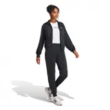 Conjunto deportivo Adidas Essentials Feel Cozy para mujer, color negro con logo blanco. Incluye campera con cierre y pantalón de corte recto.