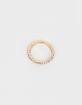 Anillo plateado con strass.