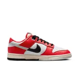 Championes Nike Dunk Bajo Retro Premium de hombre, color blanco y rojo con detalles en negro. Zapatillas de caña baja con cordones negros y suela color crema.