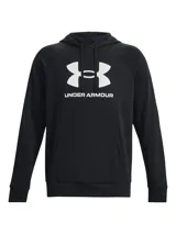 Buzo gris de Under Armour, línea Rival Fleece, con capucha y logo estampado en el frente.