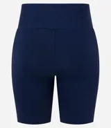 Bermuda deportiva color verde agua, de calce ajustado, con cintura ancha y confeccionada en poliamida.