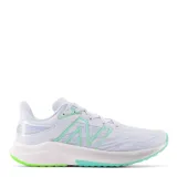 Championes de running New Balance FuelCell Propel V3, color blanco con detalles en celeste y verde.