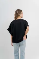 Buzo verde agua de algodón grueso, manga corta y corte oversize.