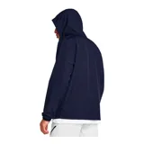 Campera Under Armour Sportstyle Wndbreakr gris con capucha, cierre frontal, franja horizontal negra en el pecho con logo de la marca en blanco.