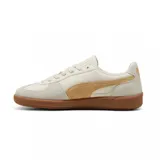 Championes Puma Palermo LTH, color blanco con detalles en lila y suela color caramelo.