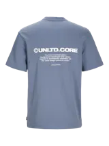 Camiseta azul de manga corta y cuello redondo con estampado pequeño en el pecho con el texto "OUNLTD.CORE JACK&JONES".