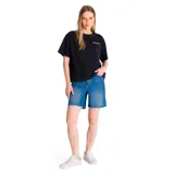 Remera negra de algodón con corte boxy, cuello redondo y mangas cortas. Presenta logo de Caterpillar bordado en el pecho y parche con logo en la manga izquierda.