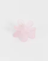 Broche para el pelo con forma de flor de color rosa claro.