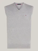 Chaleco gris de punto de algodón con cuello en V, logo de Tommy Hilfiger bordado en el pecho y ribetes en punto canalé. Corte regular.