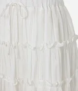 Minifalda blanca de viscosa con elástico y lazo en la cintura, recortes volados y rayas verticales en hilos metalizados.