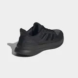 Championes de running Adidas modelo Ultrarun 5, completamente negros, con parte superior de malla, amortiguación Cloudfoam y entresuela Bounce 2.0. Cuentan con suela Adiwear de alta durabilidad y están fabricados con materiales reciclados.