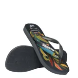 Sandalias Havaianas negras con estampado de hojas de colores.