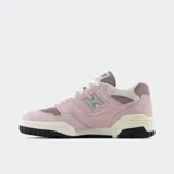 Championes New Balance 550 color rosa con detalles en gris y blanco.
