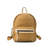 Mochila negra de nylon con bolsillo frontal con cierre y detalles en símil cuero. Tiene asa de mano, correas regulables y bolsillo trasero vertical con cierre. En el interior tiene dos bolsillos con cierre y uno abierto con división.