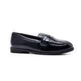 Mocasines de cuero color marrón con estampado de piel de serpiente en tonos marrones y negros.