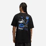 Remera negra de algodón con cuello redondo y manga corta. Estampado pequeño en el pecho con el logo de Puma en color celeste.