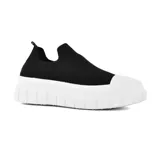 Zapatillas deportivas negras tipo slip-on, con capellada de tejido de punto y suela de plataforma blanca con diseño acanalado.