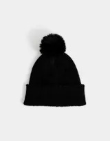Gorro de lana tejido color negro con pompón de piel sintética en la parte superior y borde acanalado.