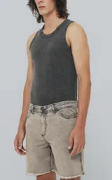 Musculosa gris de morley con corte slim fit.