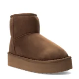 Botas de mujer tipo pantufla con plataforma, marca Miss Carol modelo Pantu Uma. Presentan un diseño de caña baja en material sintético color tostado con suela de plataforma gruesa y dentada.