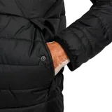 Campera puffer color verde oliva con cierre frontal y cuello alto. Logo de Nike bordado en el pecho.