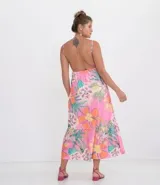 Vestido largo de poliéster con estampado floral multicolor, escote recto, tiras finas, espalda abierta y falda con volantes.