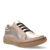 Zapato de mujer negro con detalles en dorado y suela de yute, diseño casual y cómodo.