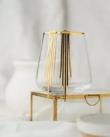 Aros largos dorados con flecos de cadenas delgadas.