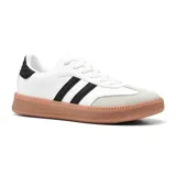 Championes Adidas Samba blancos con detalles en negro y gris. La suela es de goma color caramelo.