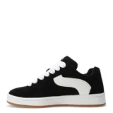 Zapatillas deportivas negras con detalles en blanco, suela blanca y base marrón.