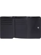 Billetera trifold Calvin Klein negra con monograma geométrico en relieve y logo metálico plateado en el frente.