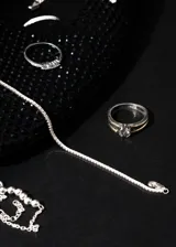 Anillo solitario doble de plata 925 hipoalergénica con doublé de oro y zirconia de 5mm.