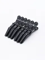 Pack de seis pinzas negras para el pelo, con agarre antideslizante y resorte metálico.