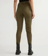 Pantalón legging verde militar de gamuza sintética, tiro alto, corte ajustado y cierre lateral con cremallera.