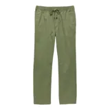 Pantalón verde de corte recto.
