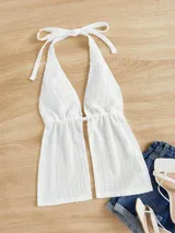 Top blanco tejido elastizado, con escote halter y espalda descubierta. Se ata al cuello y a la espalda.
