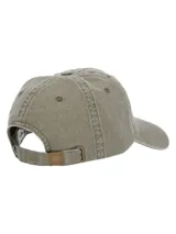 Gorro unisex color verde oliva de algodón orgánico, con bordado de un perro salchicha en el frente.