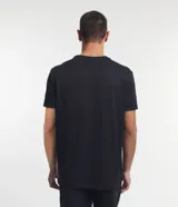 Remera de algodón con ligera textura, de corte cómodo, con manga corta y cuello redondo.