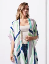 Kimono tejido con estampado de líneas en tonos pastel, mangas amplias estilo japonés y terminación con borlas.