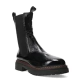 Botas Chelsea de cuero charol negro, con elásticos laterales y suela track.