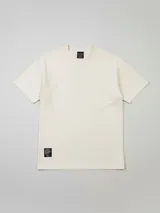 Remera celeste de manga corta y corte holgado.