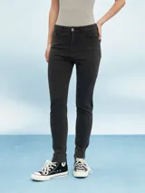 Jean skinny de tiro alto color azul.