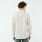 Camisa de manga larga color beige con rayas verticales grises.