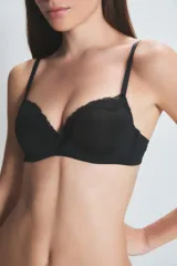 Soutien negro con taza soft, aro y breteles regulables.