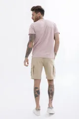 Remera de manga corta color verde azulado con cuello redondo y estampado frontal con el texto "UH3" en blanco.