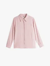 Camisa de viscosa color rosa claro, de corte amplio con cartera oculta y cuello francés.