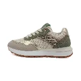Zapatillas deportivas Osada en tonos beige y marrón, con detalles en cuero sintético y malla.